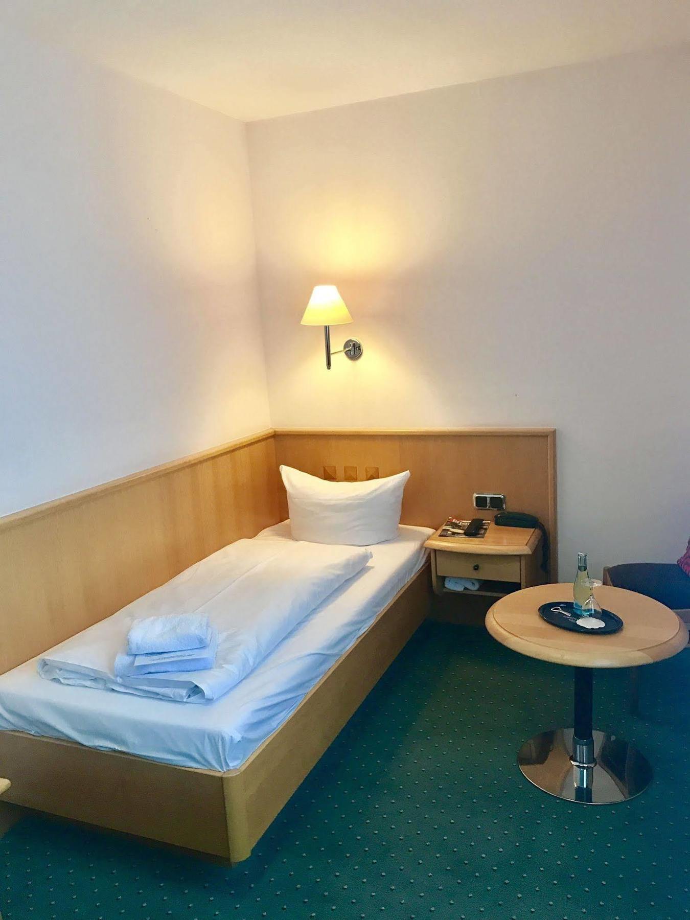 Hotel Berlin - Greenline Hotel Zossen Kültér fotó