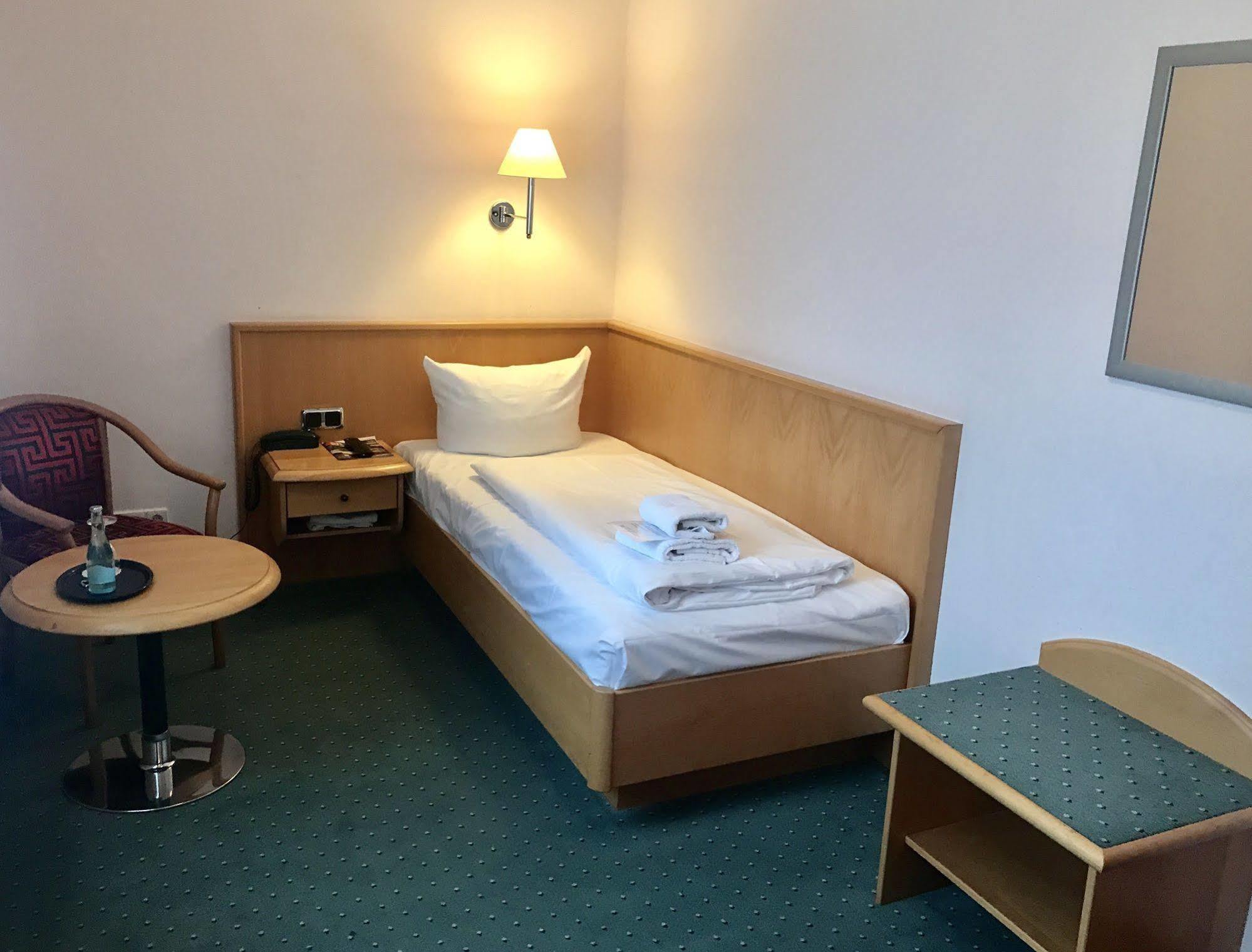 Hotel Berlin - Greenline Hotel Zossen Kültér fotó